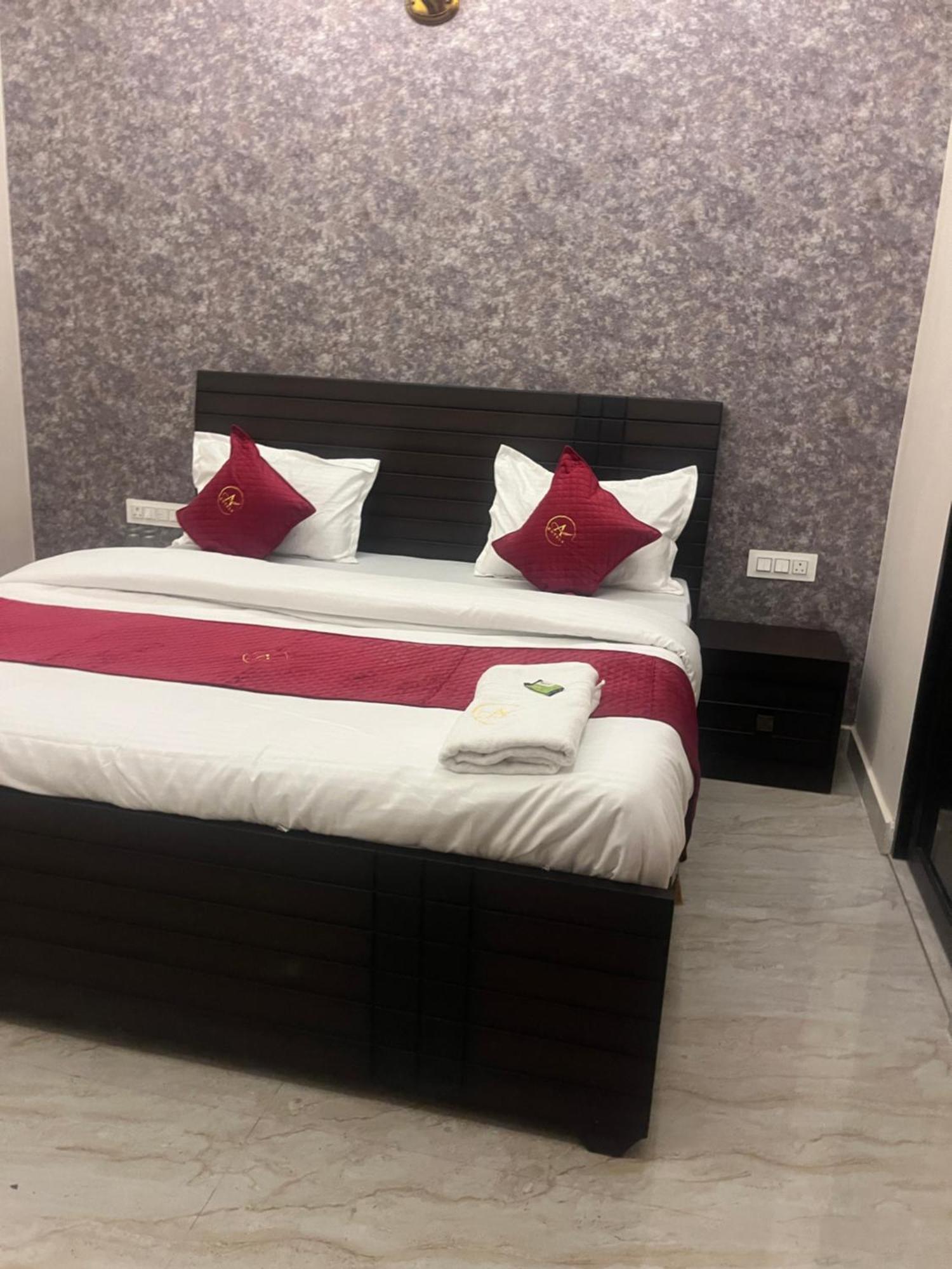 Hotel Royal A Ludhijána Kültér fotó